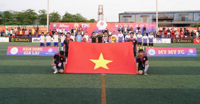 Tiền thưởng "khủng" ở giải bóng đá phong trào sân 7 tại Bình Dương- Ảnh 1. Tiền thưởng "khủng" ở giải bóng đá phong trào sân 7 tại Bình Dương- Ảnh 1.