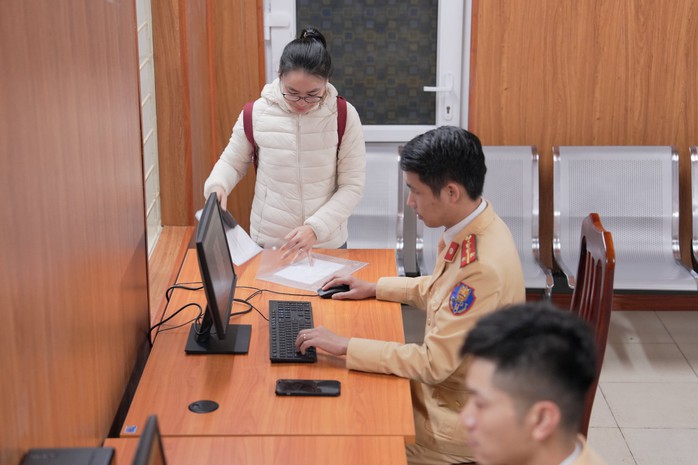 Cục CSGT nêu những trường hợp quá hạn đổi GPLX không phải thi sát hạch lý thuyết- Ảnh 1. Cục CSGT nêu những trường hợp quá hạn đổi GPLX không phải thi sát hạch lý thuyết- Ảnh 1.