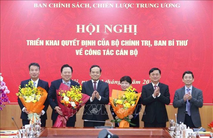 Bổ nhiệm 3 Phó trưởng Ban Chính sách, chiến lược Trung ương- Ảnh 2. Bổ nhiệm 3 Phó trưởng Ban Chính sách, chiến lược Trung ương- Ảnh 2.