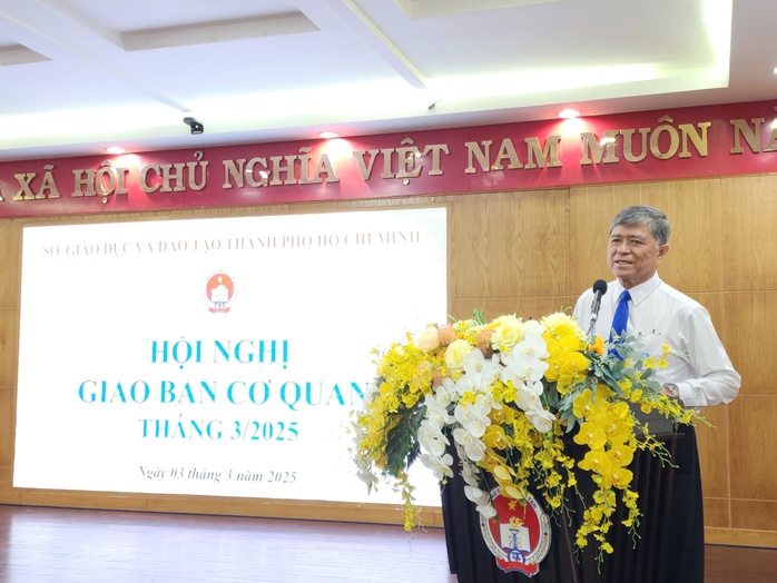 TP HCM: Công bố hàng loạt quyết định nhân sự mới tại Sở GD-ĐT- Ảnh 3. TP HCM: Công bố hàng loạt quyết định nhân sự mới tại Sở GD-ĐT- Ảnh 3.