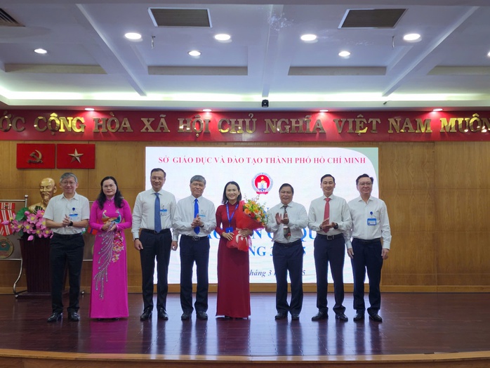 TP HCM: Công bố hàng loạt quyết định nhân sự mới tại Sở GD-ĐT- Ảnh 1. TP HCM: Công bố hàng loạt quyết định nhân sự mới tại Sở GD-ĐT- Ảnh 1.