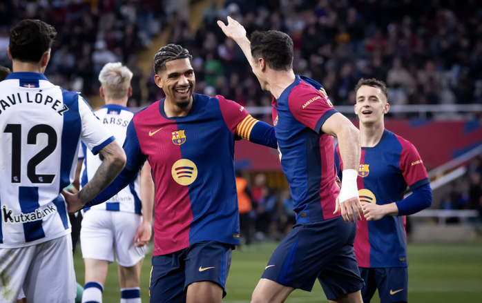 Barcelona đè bẹp Sociedad, ngoạn mục đoạt ngôi đầu La Liga- Ảnh 5. Barcelona đè bẹp Sociedad, ngoạn mục đoạt ngôi đầu La Liga- Ảnh 5.