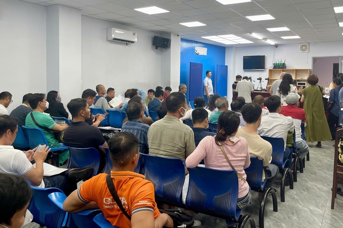 Cấp, đổi giấy phép lái xe ở TP HCM đông người nhưng thủ tục nhanh gọn- Ảnh 2. Cấp, đổi giấy phép lái xe ở TP HCM đông người nhưng thủ tục nhanh gọn- Ảnh 2.