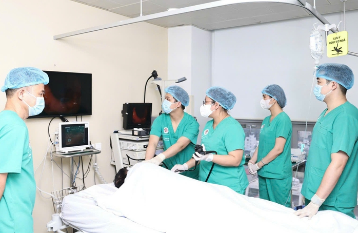 Cô gái 19 tuổi bị khuyên đeo ở lưỡi rơi vào dạ dày trong lúc ăn- Ảnh 2. Cô gái 19 tuổi bị khuyên đeo ở lưỡi rơi vào dạ dày trong lúc ăn- Ảnh 2.