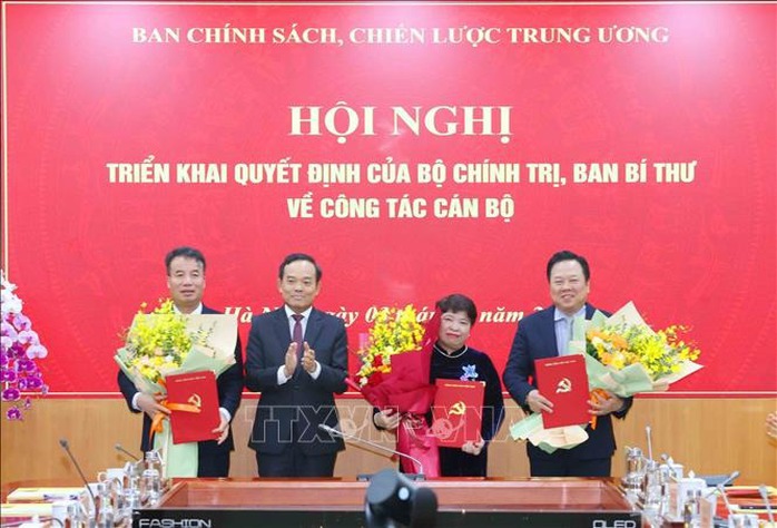Bổ nhiệm 3 Phó trưởng Ban Chính sách, chiến lược Trung ương- Ảnh 1. Bổ nhiệm 3 Phó trưởng Ban Chính sách, chiến lược Trung ương- Ảnh 1.