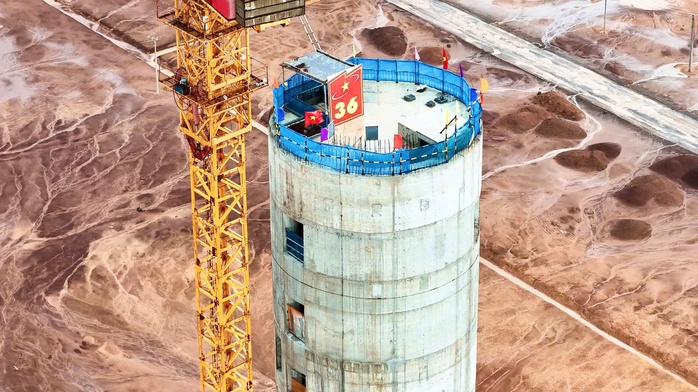 Cận cảnh thi công tháp không lưu sân bay cao nhất Việt Nam với hơn 123 m- Ảnh 7. Cận cảnh thi công tháp không lưu sân bay cao nhất Việt Nam với hơn 123 m- Ảnh 7.