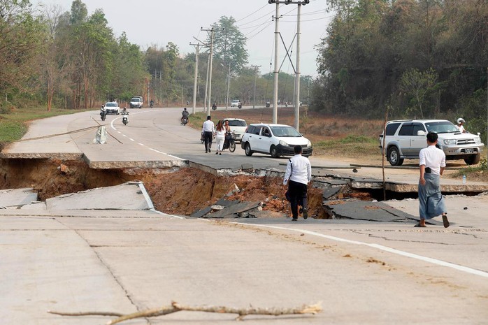 Động đất Myanmar: Dư chấn ồ ạt xuất hiện, nỗ lực cứu trợ bị ảnh hưởng- Ảnh 2. Động đất Myanmar: Dư chấn ồ ạt xuất hiện, nỗ lực cứu trợ bị ảnh hưởng- Ảnh 2.
