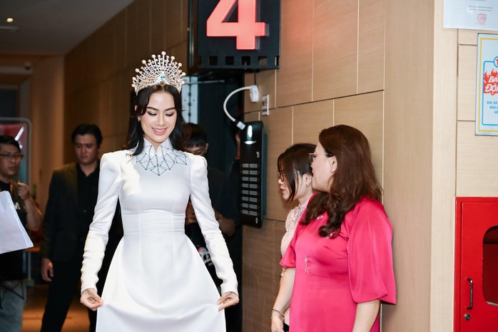 NSƯT Kim Tuyến và dàn sao Việt khuấy động thảm đỏ LHP Thái- Ảnh 2. NSƯT Kim Tuyến và dàn sao Việt khuấy động thảm đỏ LHP Thái- Ảnh 2.