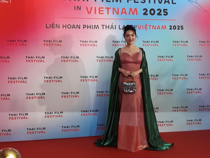 NSƯT Kim Tuyến và dàn sao Việt khuấy động thảm đỏ LHP Thái- Ảnh 14. NSƯT Kim Tuyến và dàn sao Việt khuấy động thảm đỏ LHP Thái- Ảnh 14.