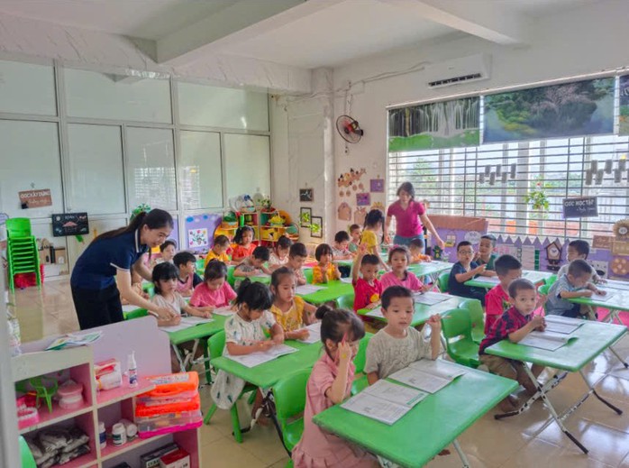 452 giáo viên, nhân viên nhà trường bất ngờ là “con nợ” BHXH - Ảnh 1. 452 giáo viên, nhân viên nhà trường bất ngờ là “con nợ” BHXH - Ảnh 1.