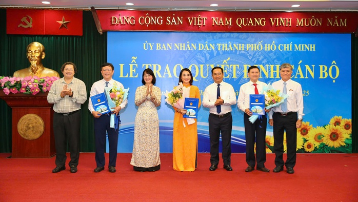 Phản bác quan điểm sai trái về sắp xếp bộ máy- Ảnh 1. Phản bác quan điểm sai trái về sắp xếp bộ máy- Ảnh 1.