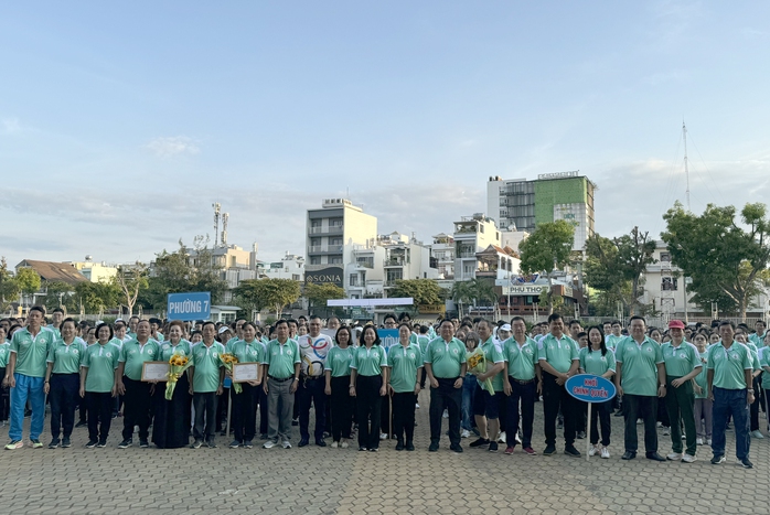 Tưng bừng Ngày chạy Olympic vì sức khỏe toàn dân Quận 11- Ảnh 1. Tưng bừng Ngày chạy Olympic vì sức khỏe toàn dân Quận 11- Ảnh 1.