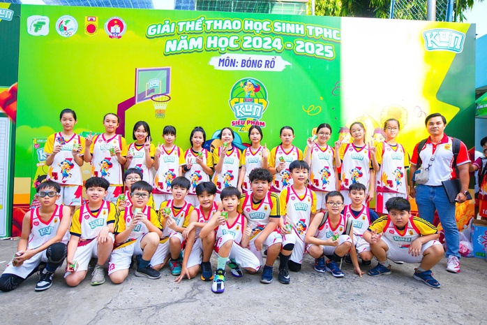 Sân chơi giáo dục thể chất có hơn 1.000 học sinh tiểu học tham gia- Ảnh 1.