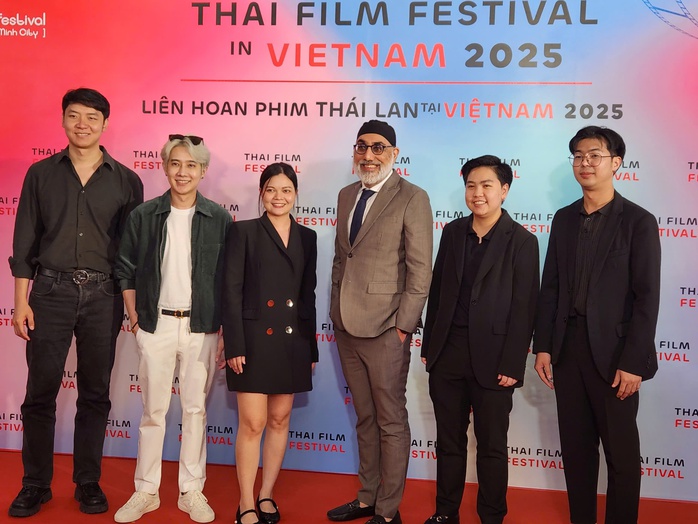NSƯT Kim Tuyến và dàn sao Việt khuấy động thảm đỏ LHP Thái- Ảnh 16. NSƯT Kim Tuyến và dàn sao Việt khuấy động thảm đỏ LHP Thái- Ảnh 16.