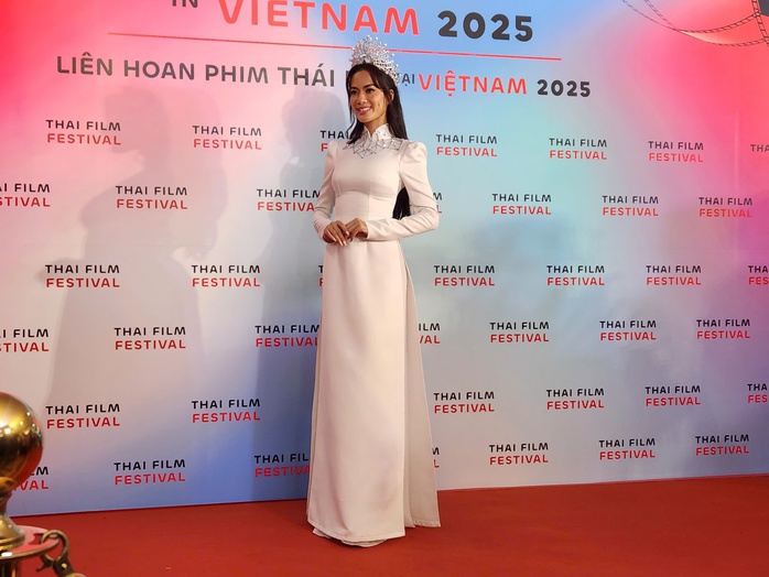 NSƯT Kim Tuyến và dàn sao Việt khuấy động thảm đỏ LHP Thái- Ảnh 3. NSƯT Kim Tuyến và dàn sao Việt khuấy động thảm đỏ LHP Thái- Ảnh 3.