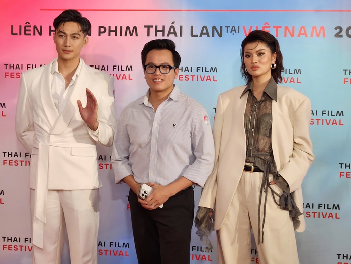 NSƯT Kim Tuyến và dàn sao Việt khuấy động thảm đỏ LHP Thái- Ảnh 15. NSƯT Kim Tuyến và dàn sao Việt khuấy động thảm đỏ LHP Thái- Ảnh 15.