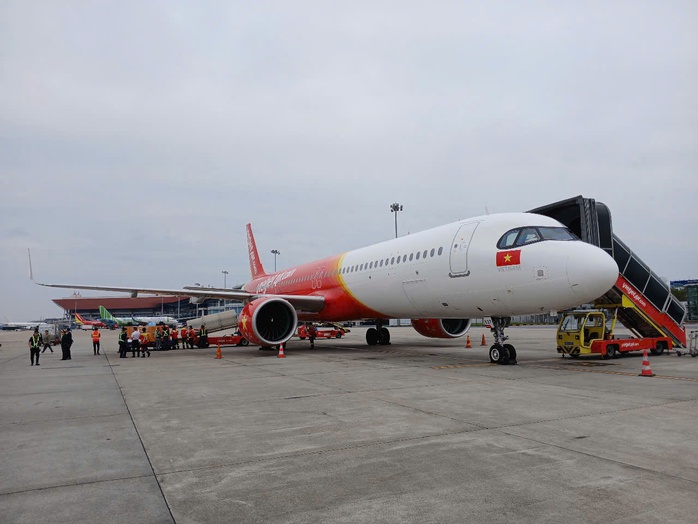 Hai chuyến bay đưa 106 cán bộ, chiến sĩ và hàng cứu trợ tới Myanmar- Ảnh 9. Hai chuyến bay đưa 106 cán bộ, chiến sĩ và hàng cứu trợ tới Myanmar- Ảnh 9.