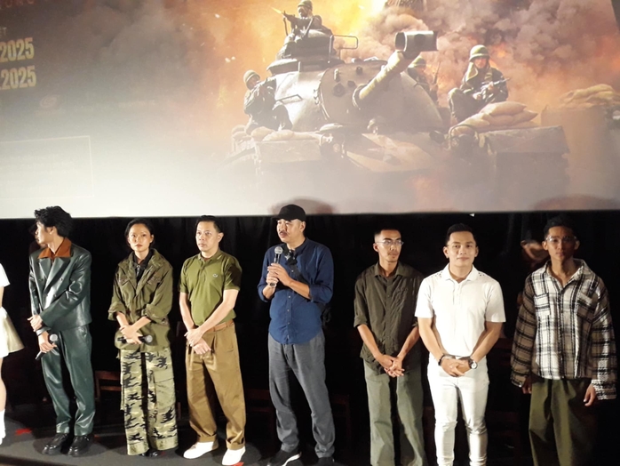 Diễn viên Thái Hòa: "Giá như đừng có chiến tranh..."- Ảnh 2. Diễn viên Thái Hòa: "Giá như đừng có chiến tranh..."- Ảnh 2.