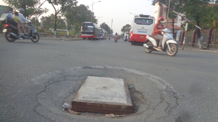 Hố ga nguy hiểm- Ảnh 1. Hố ga nguy hiểm- Ảnh 1.