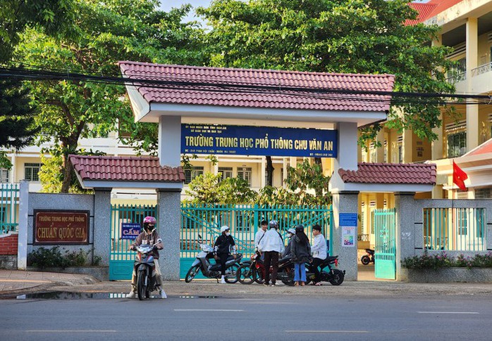 Loay hoay xử lý nữ hiệu trưởng bị "tố" sai phạm tại... 2 trường!- Ảnh 3. Loay hoay xử lý nữ hiệu trưởng bị "tố" sai phạm tại... 2 trường!- Ảnh 3.
