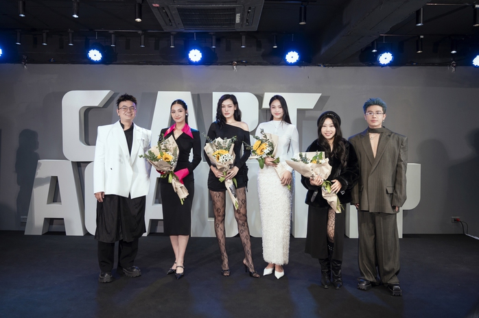 Hoa hậu Nông Thúy Hằng chúc mừng bộ đôi đạo diễn Song Anh- Ảnh 8.