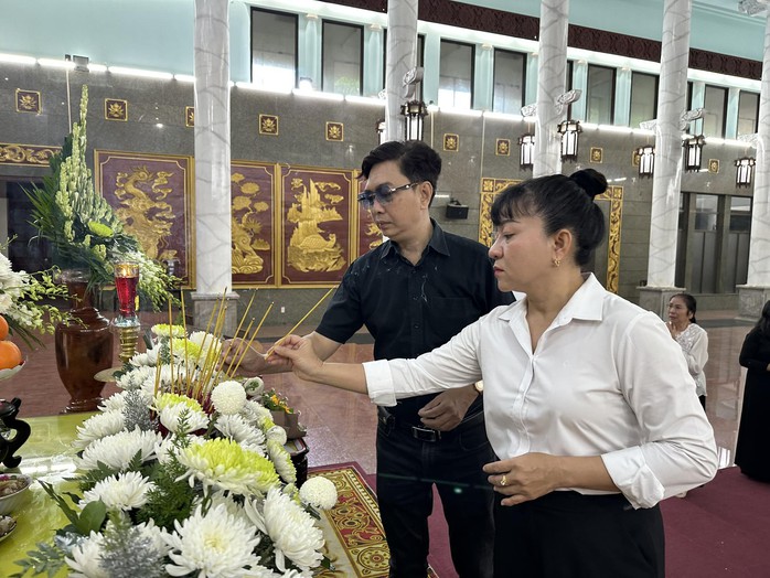 Tiễn đưa nhạc sĩ Lư Nhất Vũ về nơi an nghỉ cuối cùng- Ảnh 5. Tiễn đưa nhạc sĩ Lư Nhất Vũ về nơi an nghỉ cuối cùng- Ảnh 5.