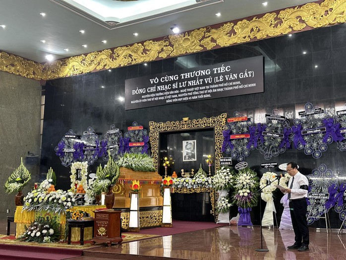 Tiễn đưa nhạc sĩ Lư Nhất Vũ về nơi an nghỉ cuối cùng- Ảnh 2. Tiễn đưa nhạc sĩ Lư Nhất Vũ về nơi an nghỉ cuối cùng- Ảnh 2.