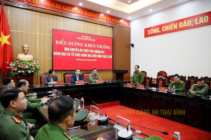 Phá đường dây cờ bạc ngàn tỉ do "doanh nhân thành đạt" Tuấn "chợ Gốc" cầm đầu- Ảnh 3. Phá đường dây cờ bạc ngàn tỉ do "doanh nhân thành đạt" Tuấn "chợ Gốc" cầm đầu- Ảnh 3.