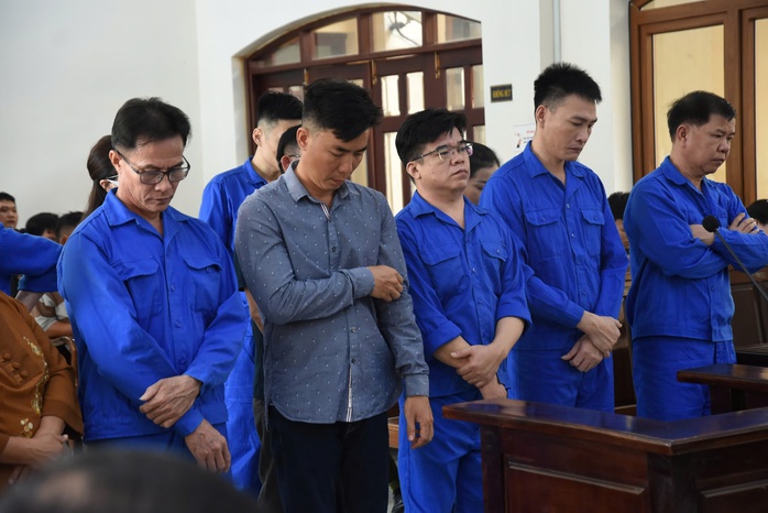 Xét xử đường dây "bảo kê" xe quá tải qua Đồng Nai- Ảnh 1. Xét xử đường dây "bảo kê" xe quá tải qua Đồng Nai- Ảnh 1.
