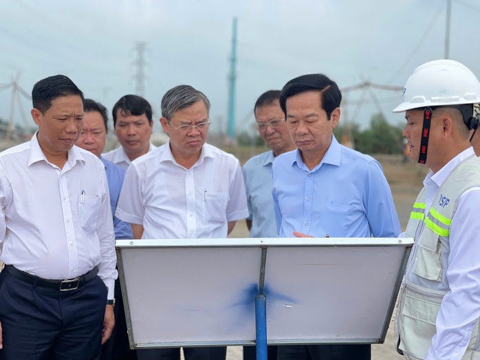 Bí thư Thành ủy Cần Thơ chỉ đạo "nóng" về khu công nghiệp hàng ngàn tỉ- Ảnh 1. Bí thư Thành ủy Cần Thơ chỉ đạo "nóng" về khu công nghiệp hàng ngàn tỉ- Ảnh 1.