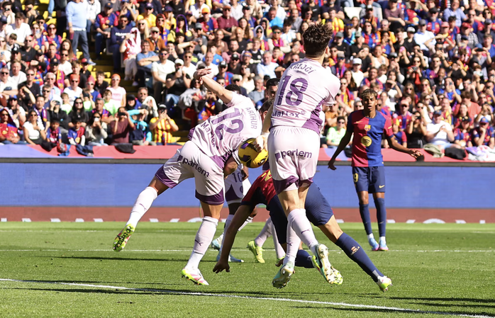 Lewandowski lập cú đúp, Barcelona bùng nổ trận cầu 5 bàn La Liga- Ảnh 2. Lewandowski lập cú đúp, Barcelona bùng nổ trận cầu 5 bàn La Liga- Ảnh 2.