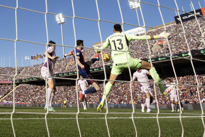 Lewandowski lập cú đúp, Barcelona bùng nổ trận cầu 5 bàn La Liga- Ảnh 4. Lewandowski lập cú đúp, Barcelona bùng nổ trận cầu 5 bàn La Liga- Ảnh 4.