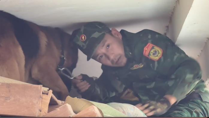 Video: Đội cứu hộ Việt Nam xác định 2 vị trí nghi có nạn nhân động đất tại Myanmar- Ảnh 10. Video: Đội cứu hộ Việt Nam xác định 2 vị trí nghi có nạn nhân động đất tại Myanmar- Ảnh 10.