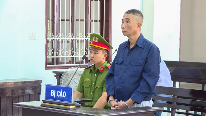 Đốt chết bạn nhậu vì đầu cá lóc bị ném bỏ, lãnh án 9 năm tù- Ảnh 1. Đốt chết bạn nhậu vì đầu cá lóc bị ném bỏ, lãnh án 9 năm tù- Ảnh 1.