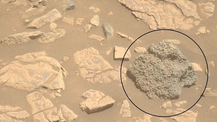Tàu NASA tìm thấy hàng trăm "trứng nhện" bí ẩn ở Sao Hỏa- Ảnh 2. Tàu NASA tìm thấy hàng trăm "trứng nhện" bí ẩn ở Sao Hỏa- Ảnh 2.