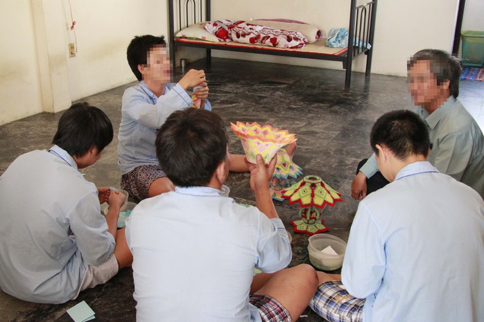 Người nghiện ma túy đang tham gia một hoạt động ở một cơ sở cai nghiện tại TP HCM Ảnh: Hoàng Triều Người nghiện ma túy đang tham gia một hoạt động ở một cơ sở cai nghiện tại TP HCM Ảnh: Hoàng Triều