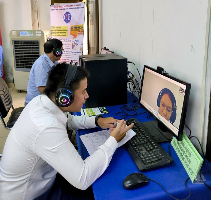 Nhiều sinh viên mới tốt nghiệp chật vật thích nghi với môi trường làm việc- Ảnh 2. Nhiều sinh viên mới tốt nghiệp chật vật thích nghi với môi trường làm việc- Ảnh 2.