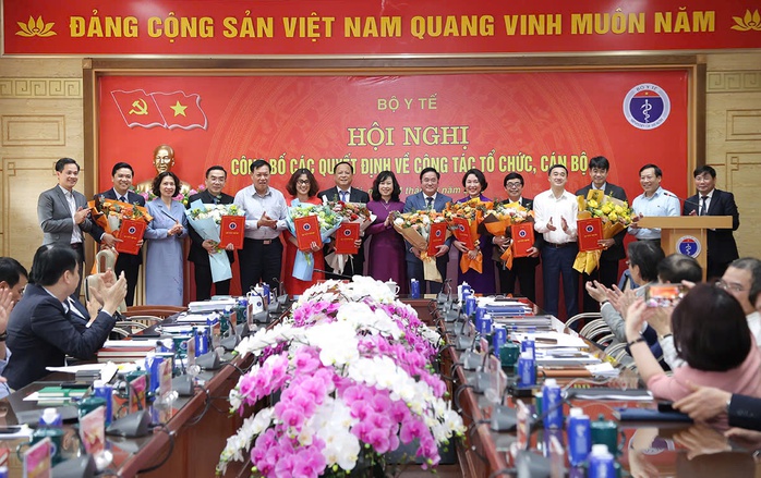 Bộ Y tế bổ nhiệm, tiếp nhận, điều động nhiều lãnh đạo đơn vị- Ảnh 1. Bộ Y tế bổ nhiệm, tiếp nhận, điều động nhiều lãnh đạo đơn vị- Ảnh 1.
