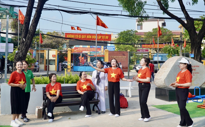 Báo Người Lao Động trao tặng cờ Tổ quốc cho phường Tam Bình, TP Thủ Đức- Ảnh 4.