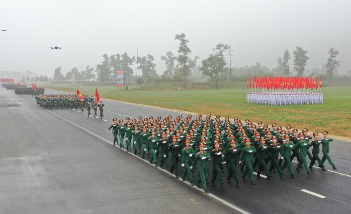 VIDEO: Hợp luyện diễu binh kỷ niệm 50 năm Ngày giải phóng miền Nam, thống nhất đất nước- Ảnh 2. VIDEO: Hợp luyện diễu binh kỷ niệm 50 năm Ngày giải phóng miền Nam, thống nhất đất nước- Ảnh 2.