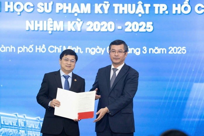 Trao quyết định công nhận Hiệu trưởng Trường ĐH Sư phạm Kỹ thuật TP HCM- Ảnh 1. Trao quyết định công nhận Hiệu trưởng Trường ĐH Sư phạm Kỹ thuật TP HCM- Ảnh 1.
