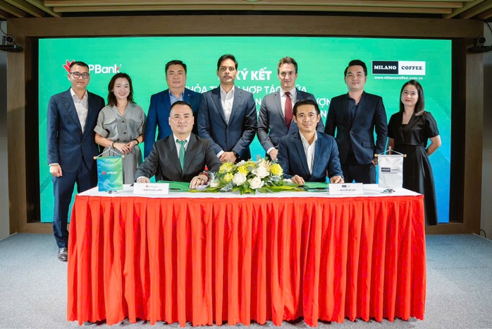 Đại diện 2 đơn vị ký kết thỏa thuận hợp tác Đại diện 2 đơn vị ký kết thỏa thuận hợp tác