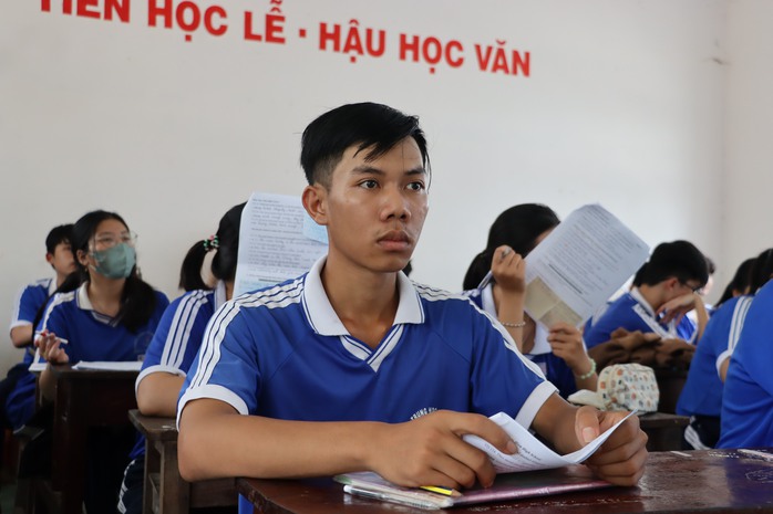 VIDEO: Ý chí của nam sinh lớp 11 ở Cà Mau- Ảnh 1. VIDEO: Ý chí của nam sinh lớp 11 ở Cà Mau- Ảnh 1.