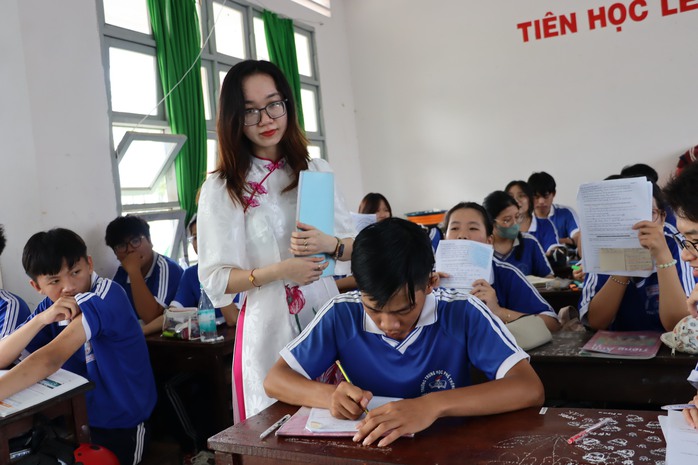 VIDEO: Ý chí của nam sinh lớp 11 ở Cà Mau- Ảnh 2. VIDEO: Ý chí của nam sinh lớp 11 ở Cà Mau- Ảnh 2.