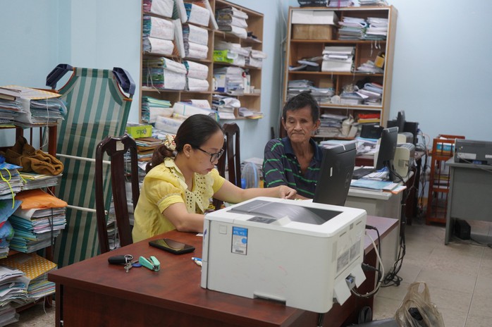 Bỏ cấp huyện, ai sẽ luân chuyển, ai được hưởng chế độ?- Ảnh 1. Bỏ cấp huyện, ai sẽ luân chuyển, ai được hưởng chế độ?- Ảnh 1.