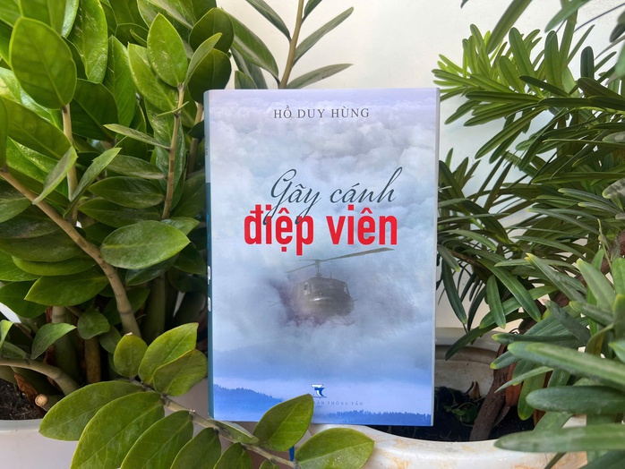 Ra mắt sách "Gãy cánh điệp viên"- Ảnh 2. Ra mắt sách "Gãy cánh điệp viên"- Ảnh 2.
