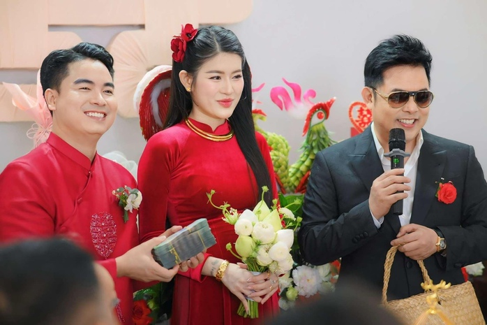 Quang Lê tặng cho người quản lý nửa tỉ đồng làm của hồi môn- Ảnh 2. Quang Lê tặng cho người quản lý nửa tỉ đồng làm của hồi môn- Ảnh 2.