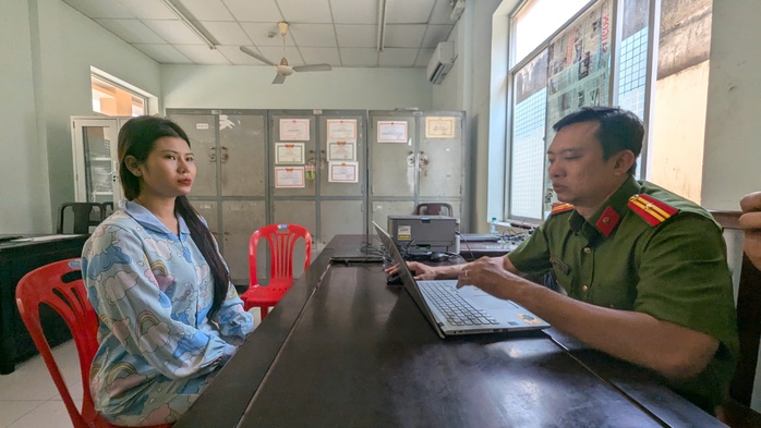 Vụ cô gái đập ly, 2 thanh niên lao vào chém 4 người: Các đối tượng khai gì?- Ảnh 2. Vụ cô gái đập ly, 2 thanh niên lao vào chém 4 người: Các đối tượng khai gì?- Ảnh 2.