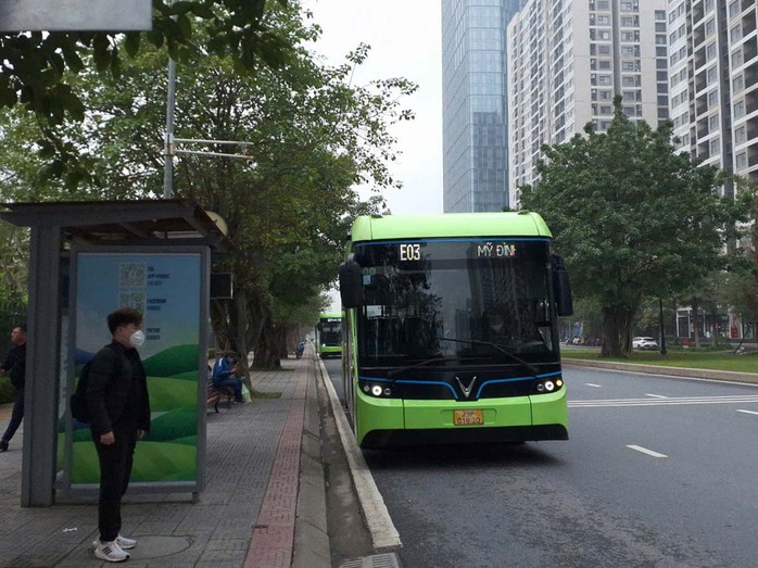 Di chuyển bằng xe buýt điện cũng là bảo vệ môi trường Di chuyển bằng xe buýt điện cũng là bảo vệ môi trường