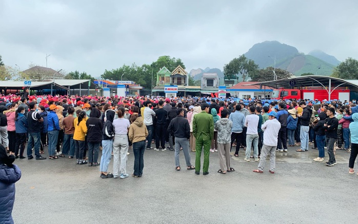 Thêm 1 công ty ở Thanh Hóa có hàng ngàn công nhân ngưng việc tập thể- Ảnh 2. Thêm 1 công ty ở Thanh Hóa có hàng ngàn công nhân ngưng việc tập thể- Ảnh 2.